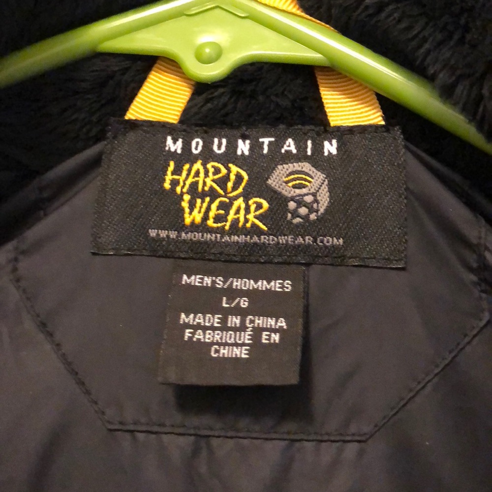 Mountain Hardware black jacket - Picture 3 of 6